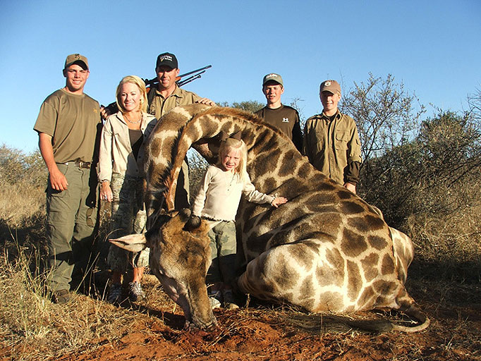 familietoetetgiraffe.jpg familietoetetgiraffe.jpg